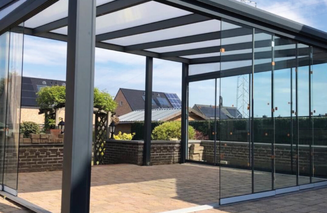 Moderner Wintergarten 400 cm x 400 cm mit Opal Polycarbonat